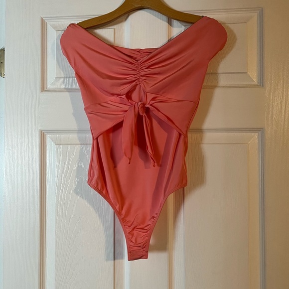 VICI OFF THE SHOULDER BODYSUIT-NWOT - Picture 4 of 5